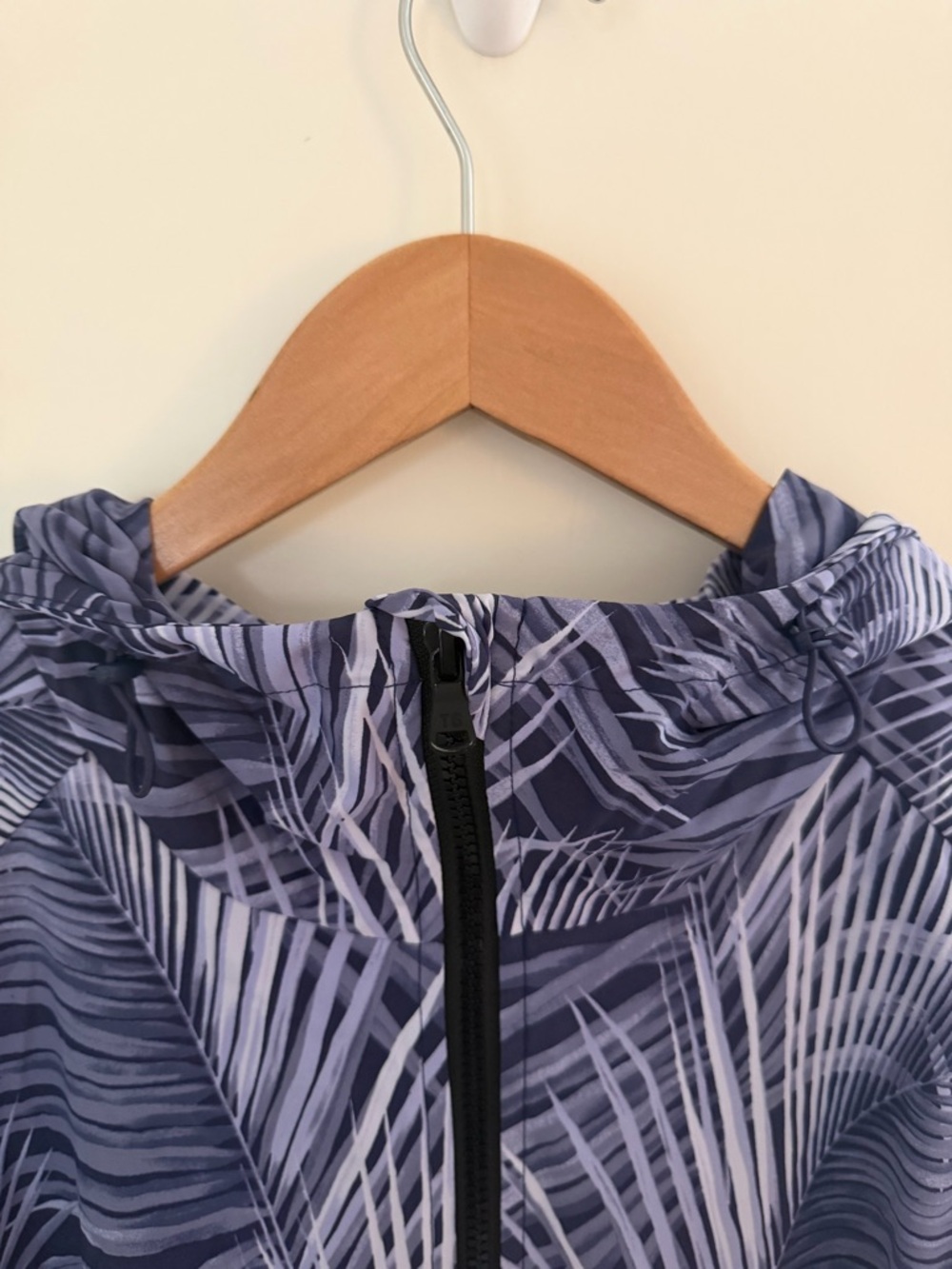 Tommy Bahama Island Zone Navy and White Palm-Print Hooded Jacket - Picture 4 of 7